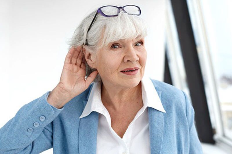 دلایل کاهش شنوایی در سالمندان