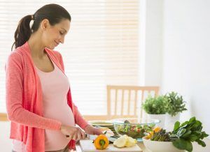 نکات بهداشتی برای زنان باردار, وزن گیری مجاز در دوران بارداری, عادات غذایی سالم, پرستار زن در منزل