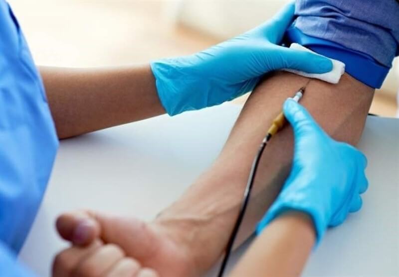 آزمایش خون در منزل بدون نیازی به مراجعه به آزمایشگاه - نمونه گیری خون در منزل