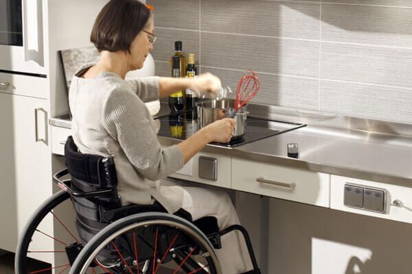 شرایط مناسب منزل برای سالمند ویلچری
