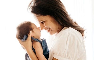 خدمات پرستاری کودک در منزل