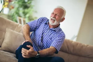 درمان خانگی برای کاهش درد زانو سالمندان