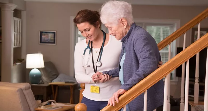 خدمات پرستاری سالمند در منزل