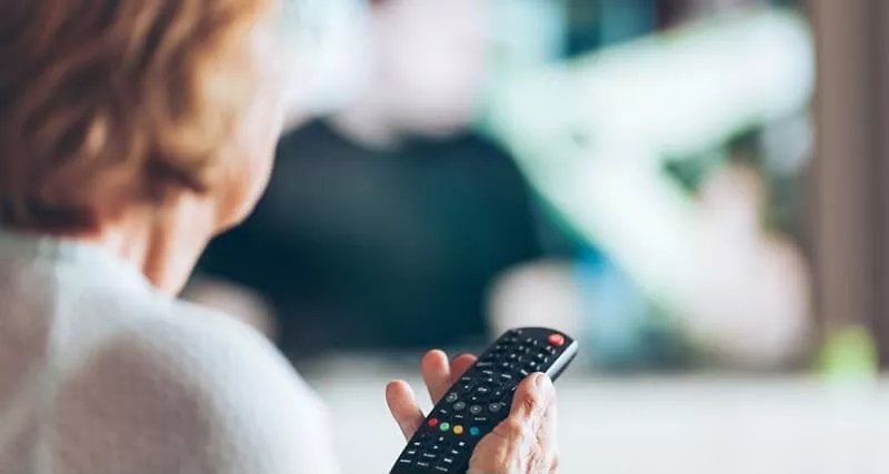 عوارض تماشای تلویزیون در سالمندان