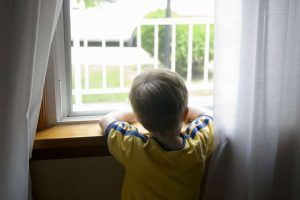 عوارض تنهایی کودک در خانه