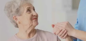 قیمت پرستار سالمند در منزل - حقوق نگهداری از سالمند پوشکی